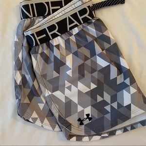 UNDER ARMOUR ATHLETIC SHORTS